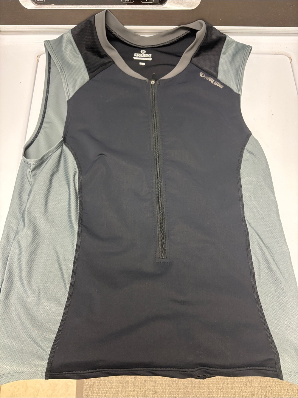 Pearl Izumi Sleeveless Cycling jersey in Black and gray size Large